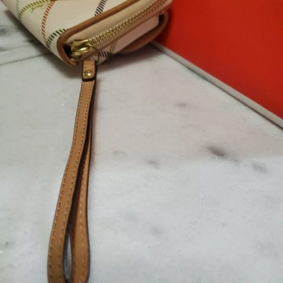 Coach Multicolor Tech Phone Wallet. BH14671. - Picture 5 of 8